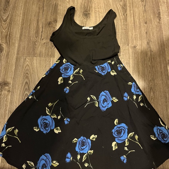 Lot of dresses size medium old navy and more - Picture 3 of 7